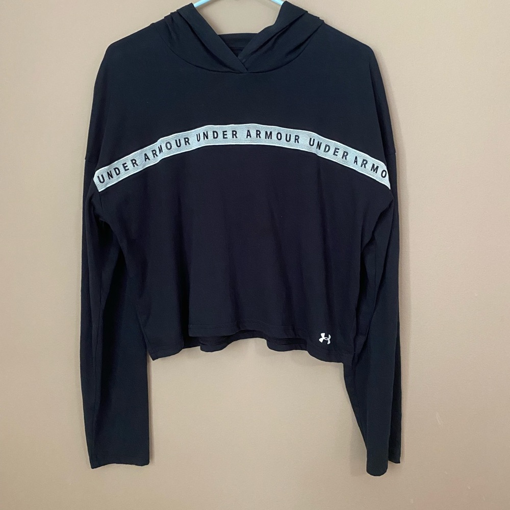 Under Armour cropped long sleeve hoodie. Size Large